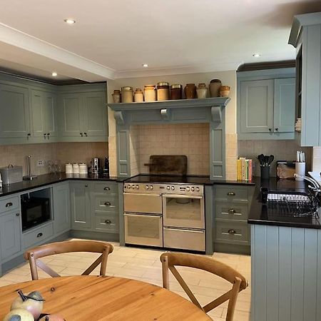 Holly Cottage, 2, Northbrook Park, Farnham-Up To 6 Adults Exterior photo