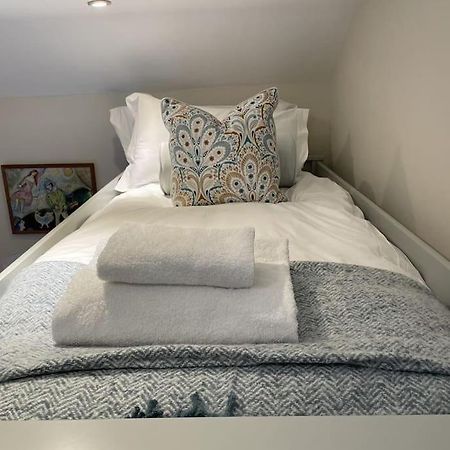 Holly Cottage, 2, Northbrook Park, Farnham-Up To 6 Adults Exterior photo