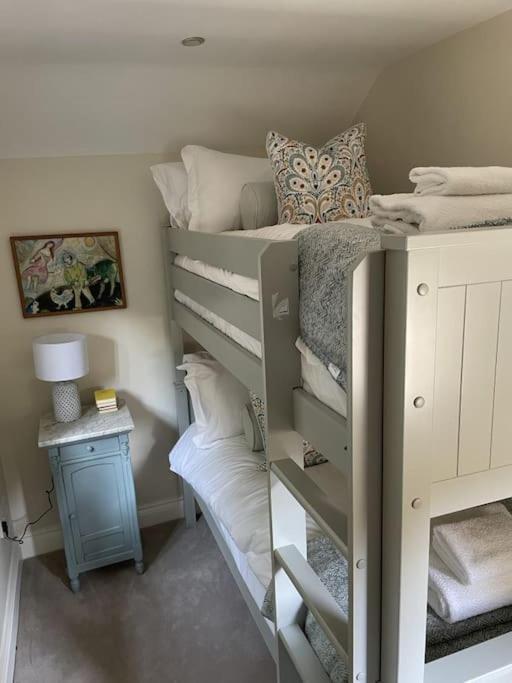 Holly Cottage, 2, Northbrook Park, Farnham-Up To 6 Adults Exterior photo