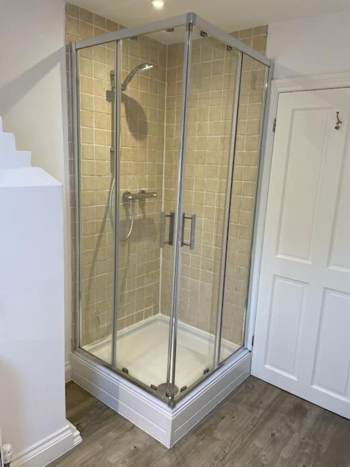 Holly Cottage, 2, Northbrook Park, Farnham-Up To 6 Adults Exterior photo