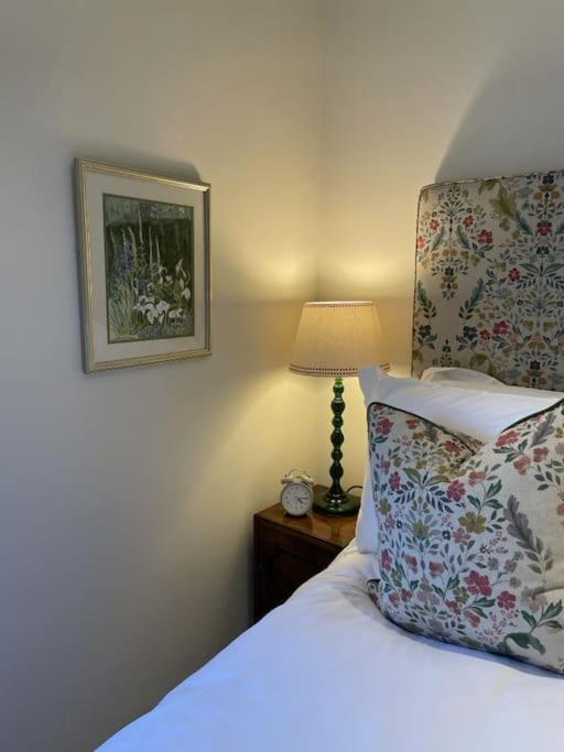 Holly Cottage, 2, Northbrook Park, Farnham-Up To 6 Adults Exterior photo