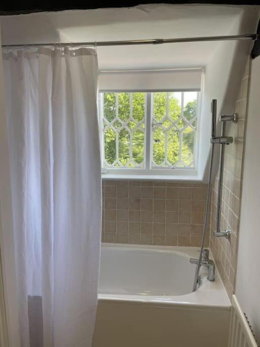 Holly Cottage, 2, Northbrook Park, Farnham-Up To 6 Adults Exterior photo