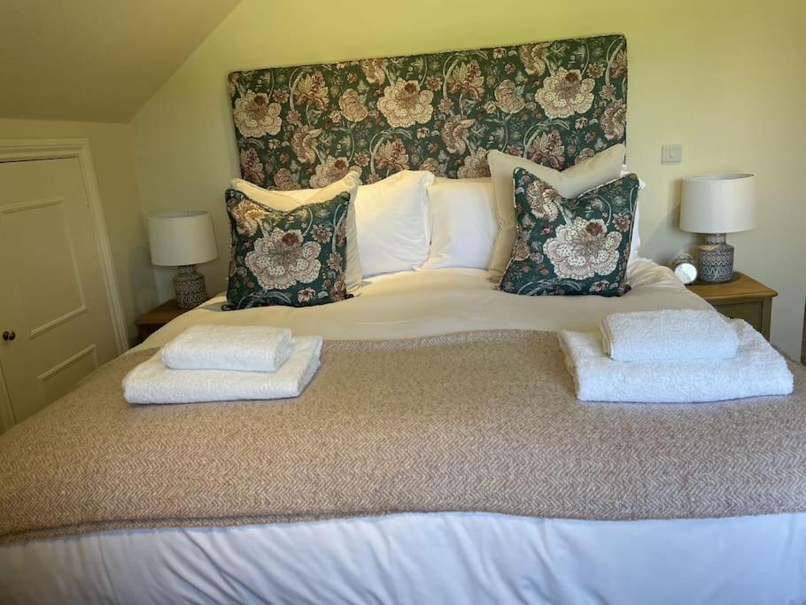 Holly Cottage, 2, Northbrook Park, Farnham-Up To 6 Adults Exterior photo